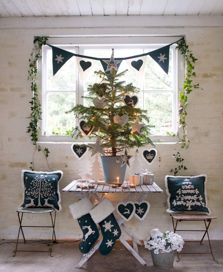 JanConstantine_1271620_NordicGreyChristmasCelebrat