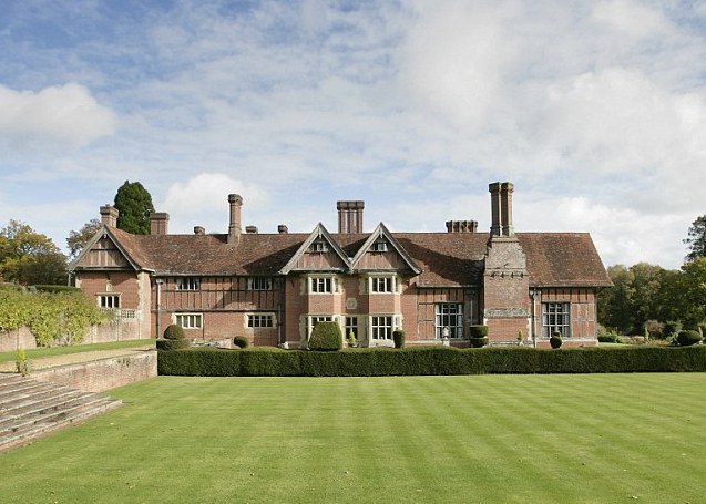 Case cu stil. Un conac autentic in stil Tudor