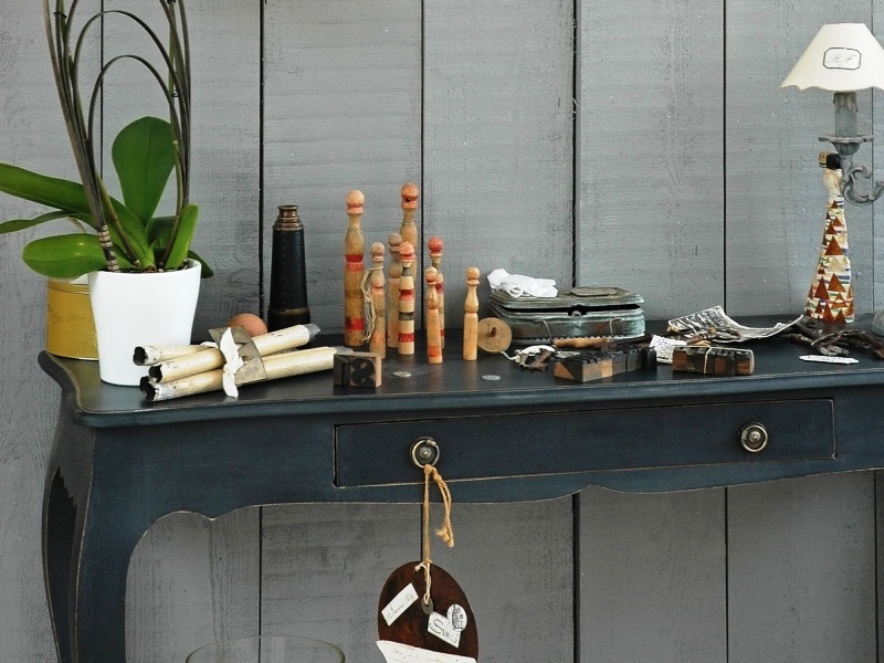 Console, mese decorative. O solutie multifunctionala