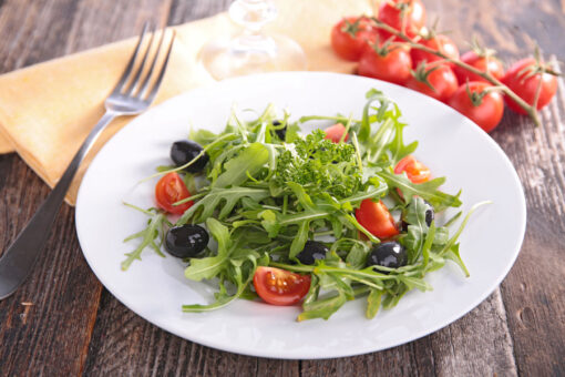 Rucola – o plantă delicioasă în salate