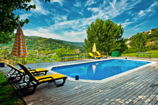 Piscina îngropată – poliester sau beton?
