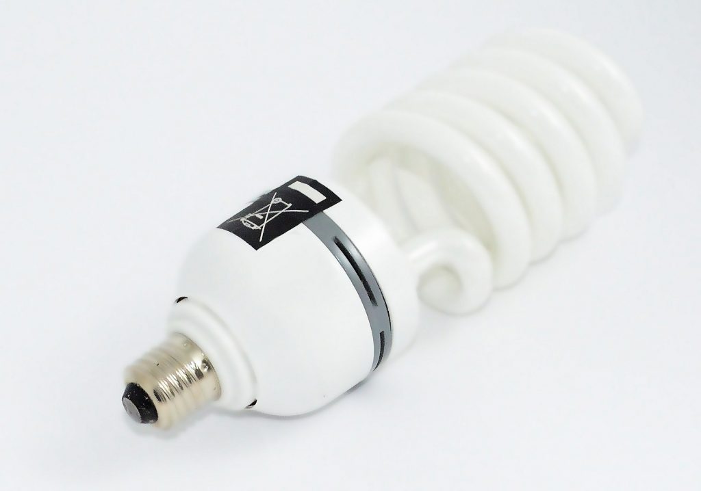 the-light-bulb-428286_1920