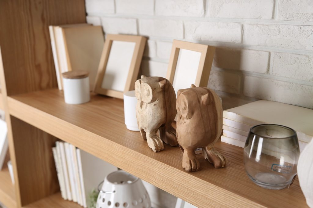 bookcase-620763_1280