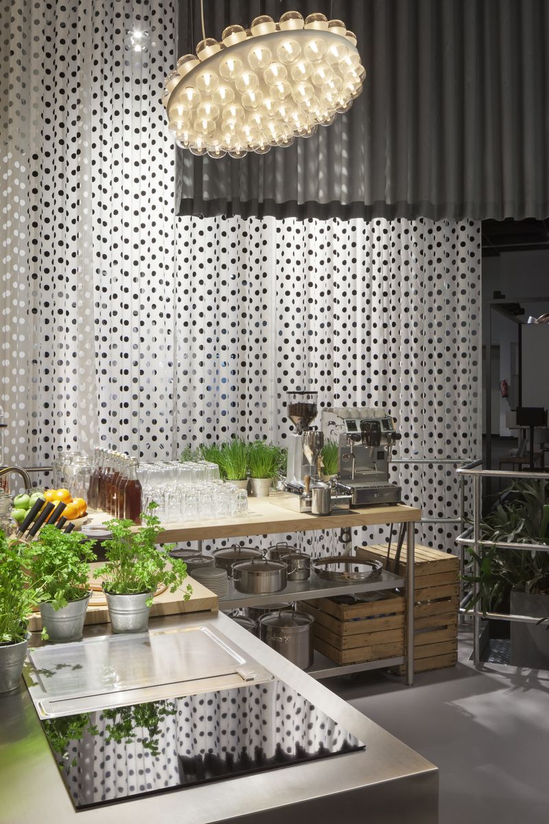 Das Haus, Sebastian Herkner