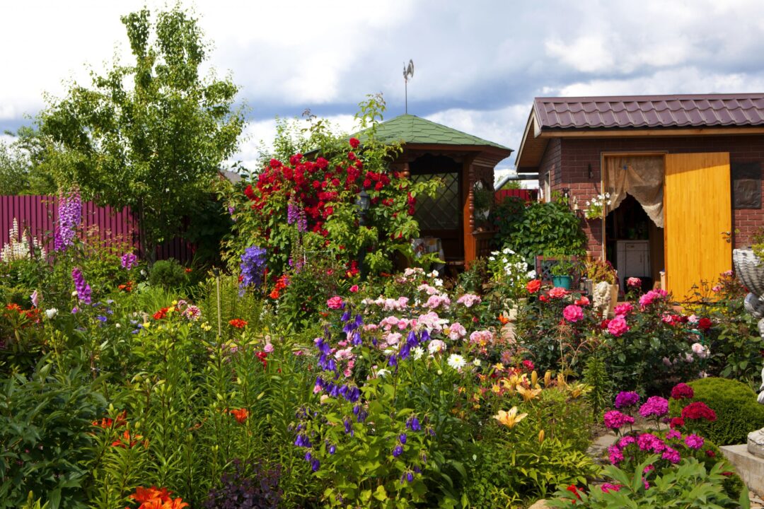 Căsuța de la țară. 4 lucruri de care ai nevoie pentru a te bucura de confortul vieții moderne, dar și de liniștea satului