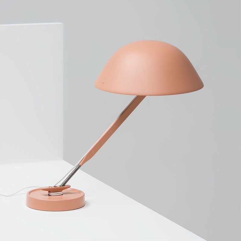 Lampă de masă W103b. Foto: Wästberg