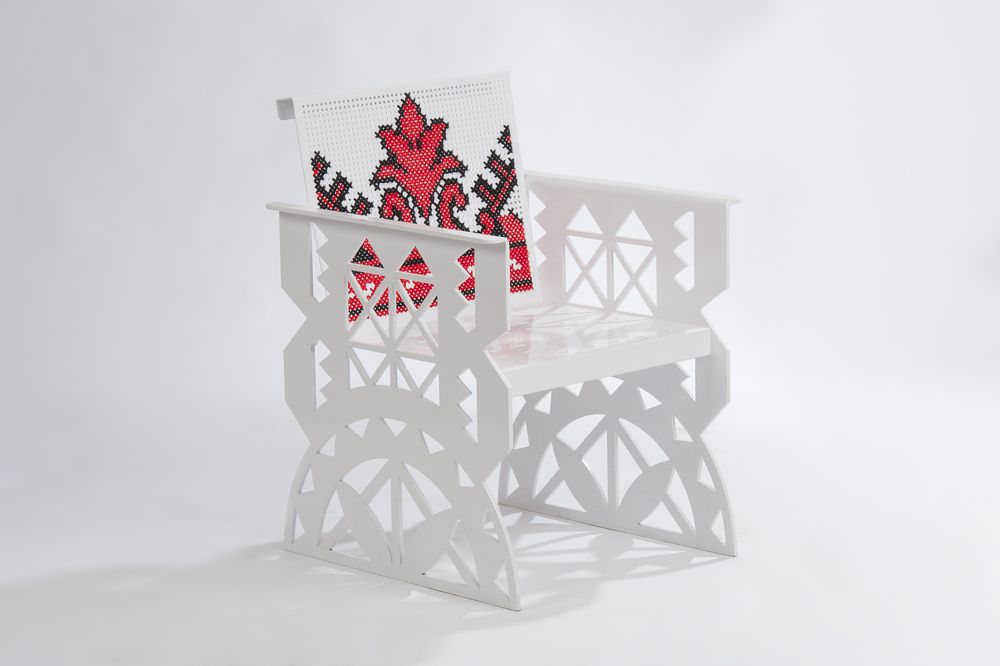Scaun din setul de mobilier Folclor