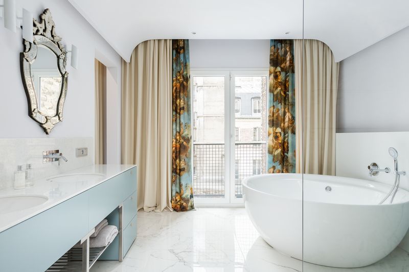 Inspirație Casa lux: Ambient eclectic cu șarm subtil într-un apartament parizian