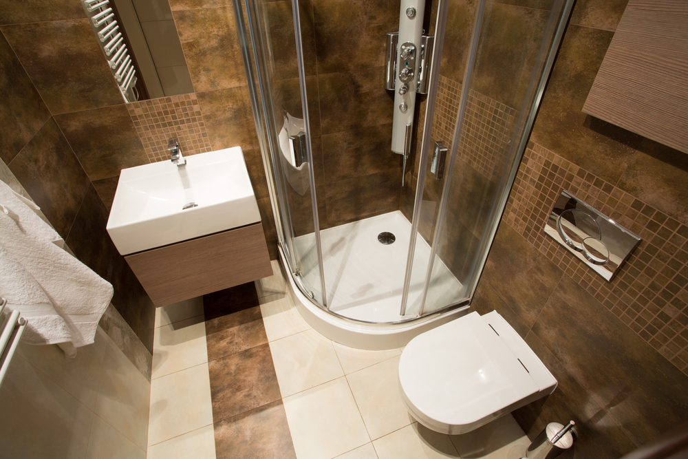 (P) Principii și tehnici de design prin care eliberezi spațiu într-o baie mică