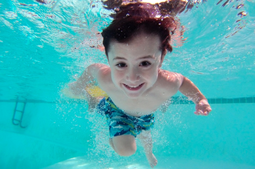 Piscina, bucuria copiilor