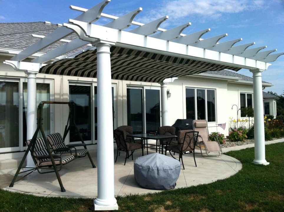 Accesorii potrivite pentru pergole. Cum sa ai o gradina superba?