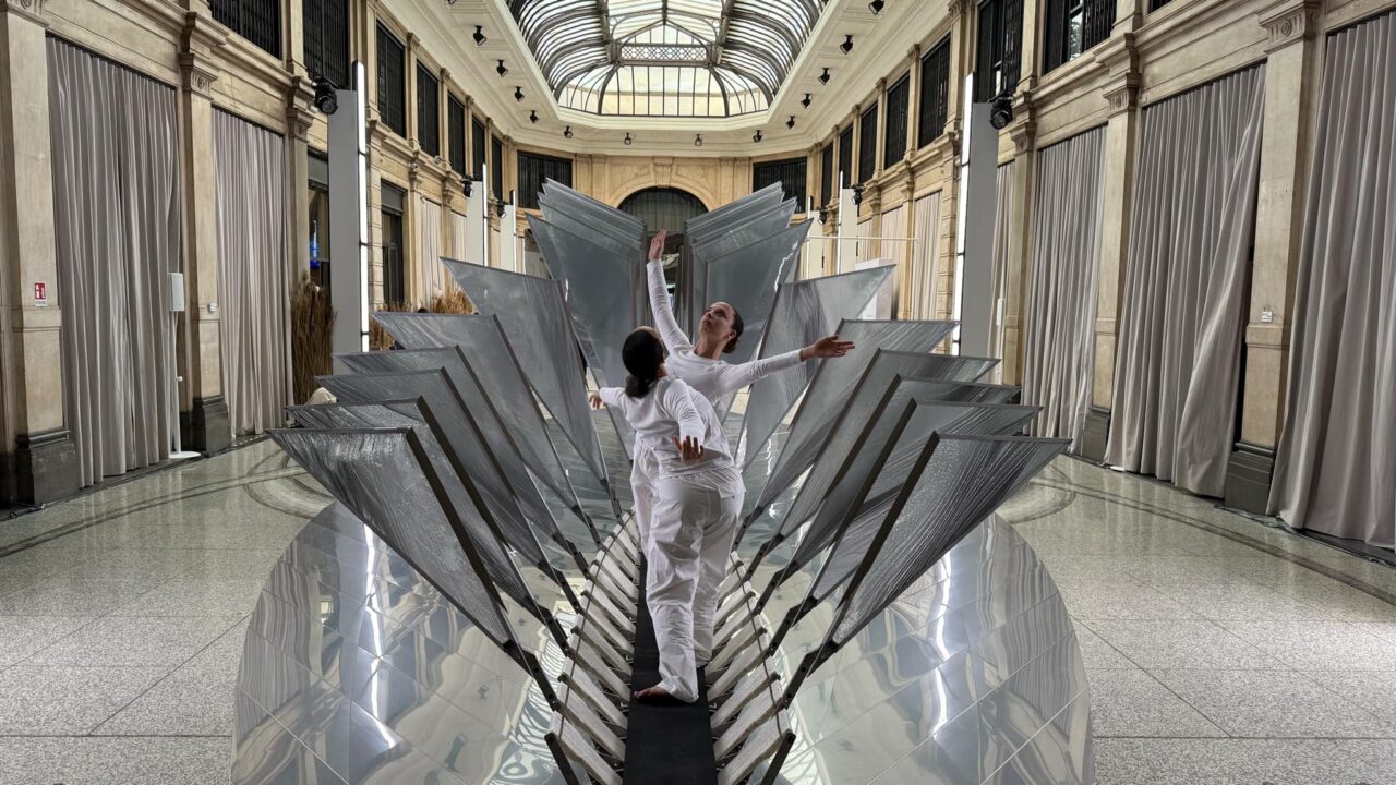 Tehnologie la Milano Design Week 2025: ”Design you can feel” într-un laptop ASUS