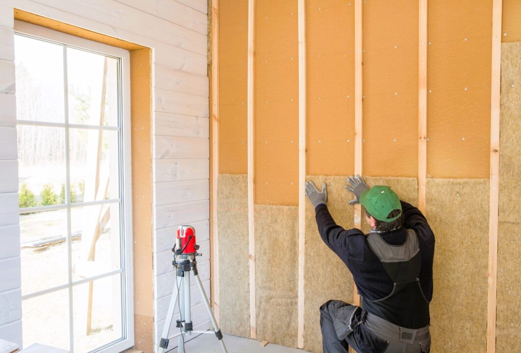 Soluții ecologice de termoizolare pentru o vară răcoroasă în casă