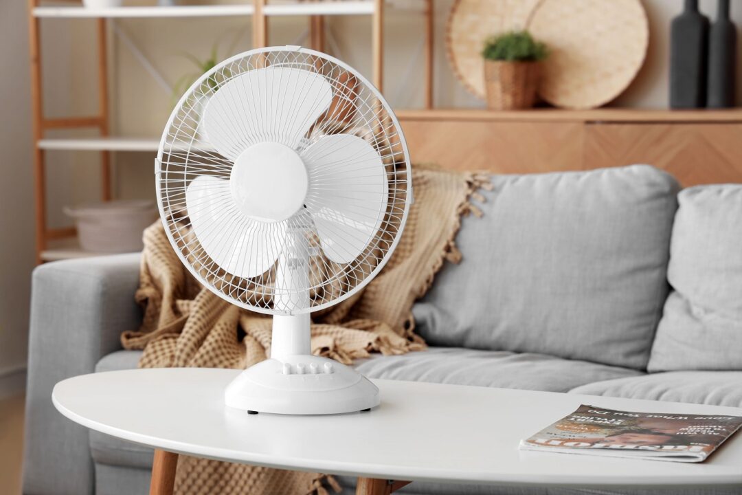 Răcoare în casă când afară este cald: idei de economisire a energiei electrice pe timp de vară