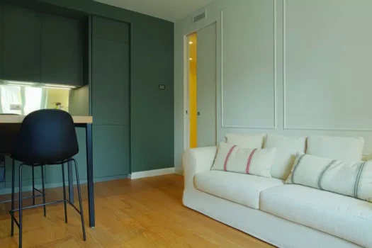 Cum mobilezi un apartament de închiriat: două exemple din Milano