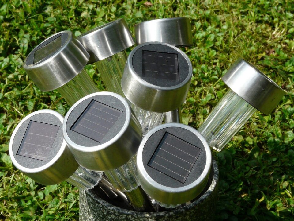 Iluminat solar pentru exteriorul casei: iată ce trebuie să știi