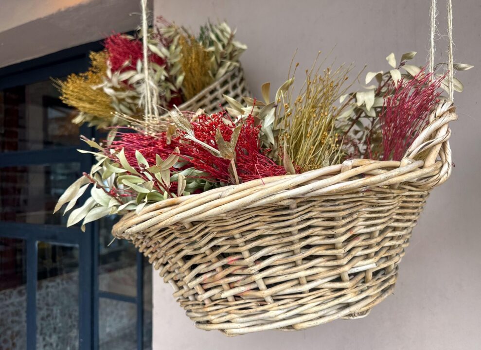 Tehnica uscării florilor și alte moduri în care le conservăm pentru decor