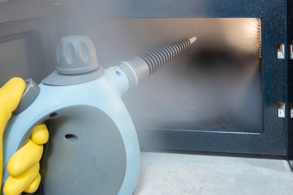 Cât de util este un aparat de curățat cu aburi și cum îl alegi