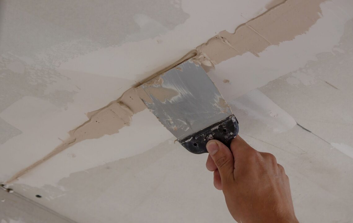 Modul simplu în care acoperi fisurile din pereți