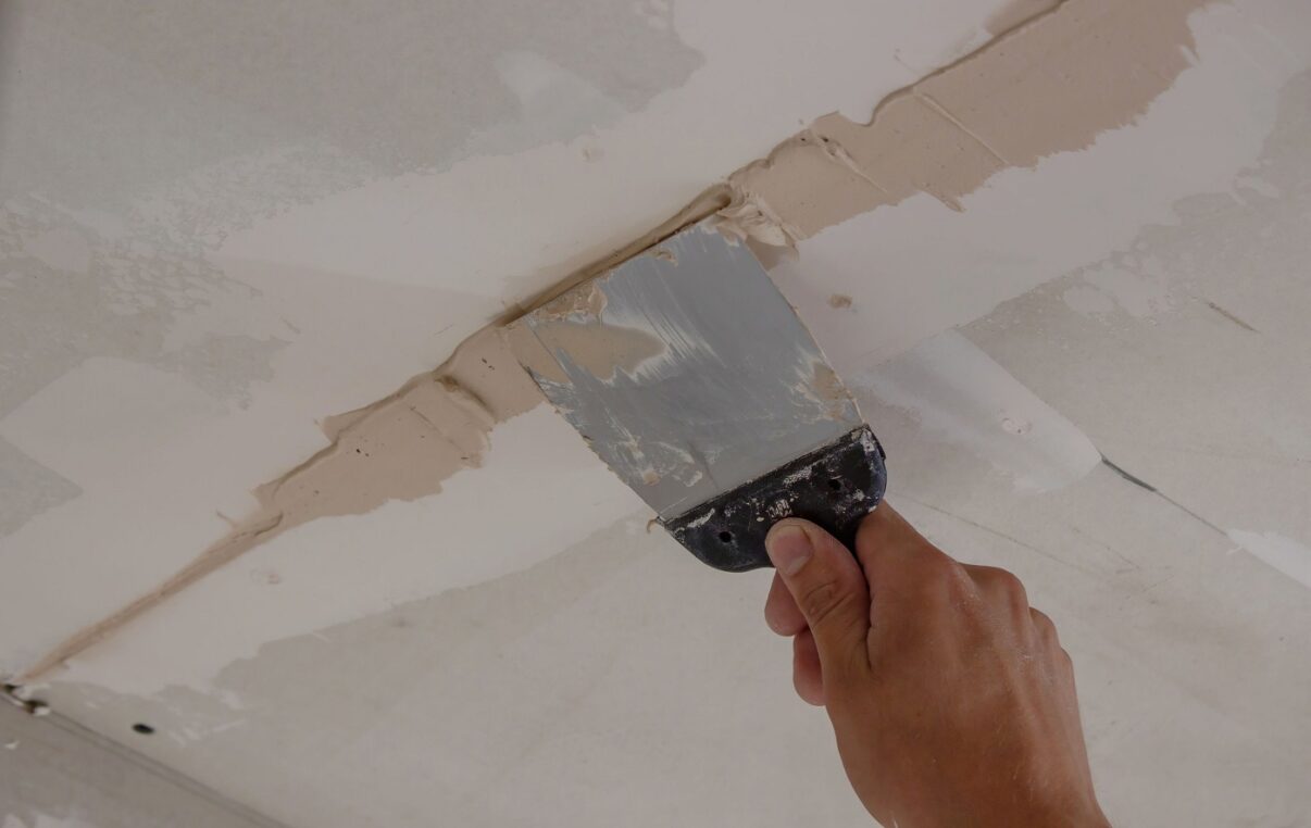 Modul simplu în care acoperi fisurile din pereți