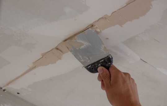 Modul simplu în care acoperi fisurile din pereți