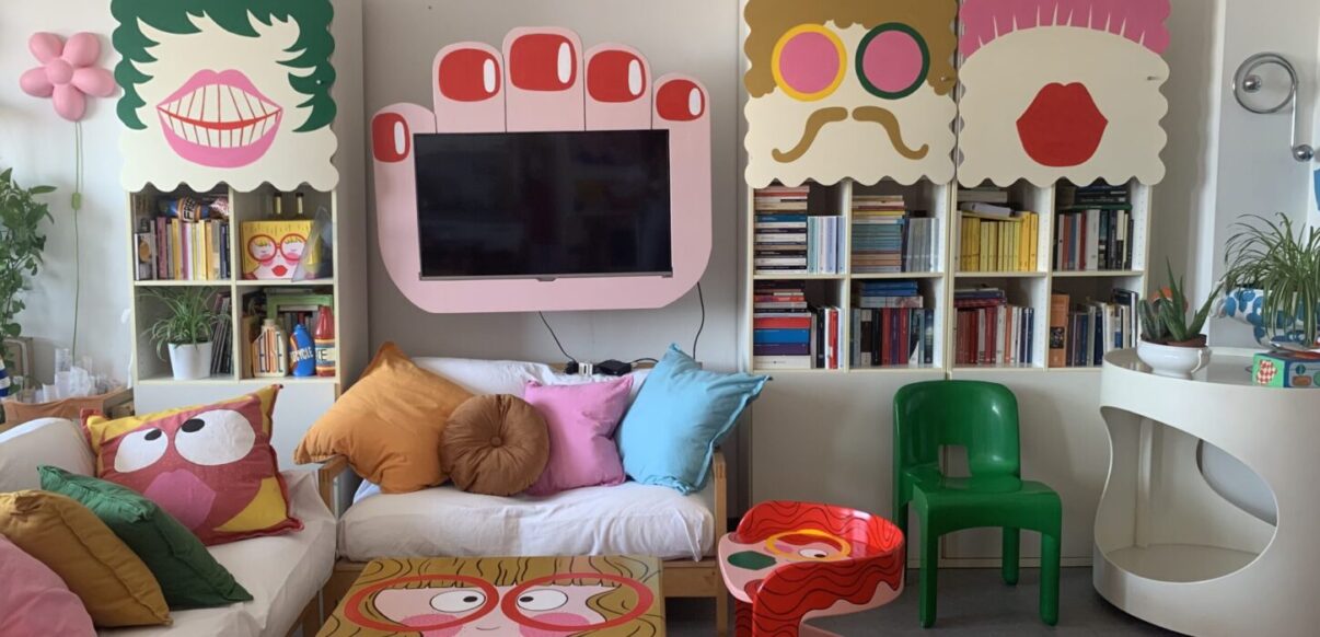 O artistă italiană salvează obiecte vechi vopsindu-le în stil Pop Art