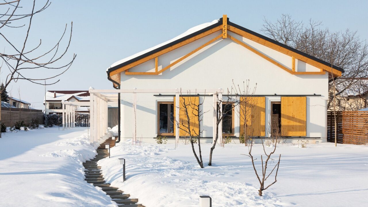 Inspirație tradițională și tehnologie smart, într-o casă pasivă din Prahova