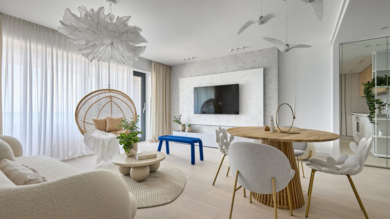 Vederea spre mare a inspirat amenajarea acestui apartament