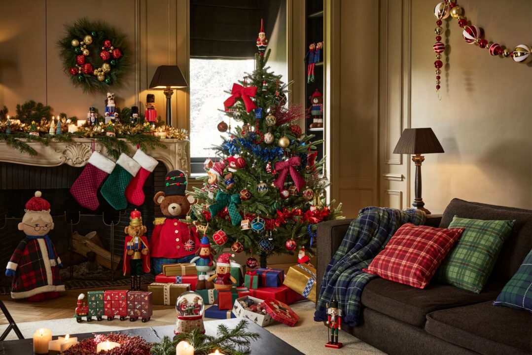 Cum să aduci eleganța So British în casa ta pentru un Crăciun ca într-un film britanic
