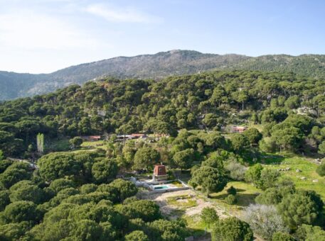 Proiectul care arată că nu toate cabanele trebuie să fie din lemn