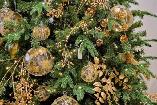 Decor de Crăciun în tonuri aurii: eleganță pentru orice stil