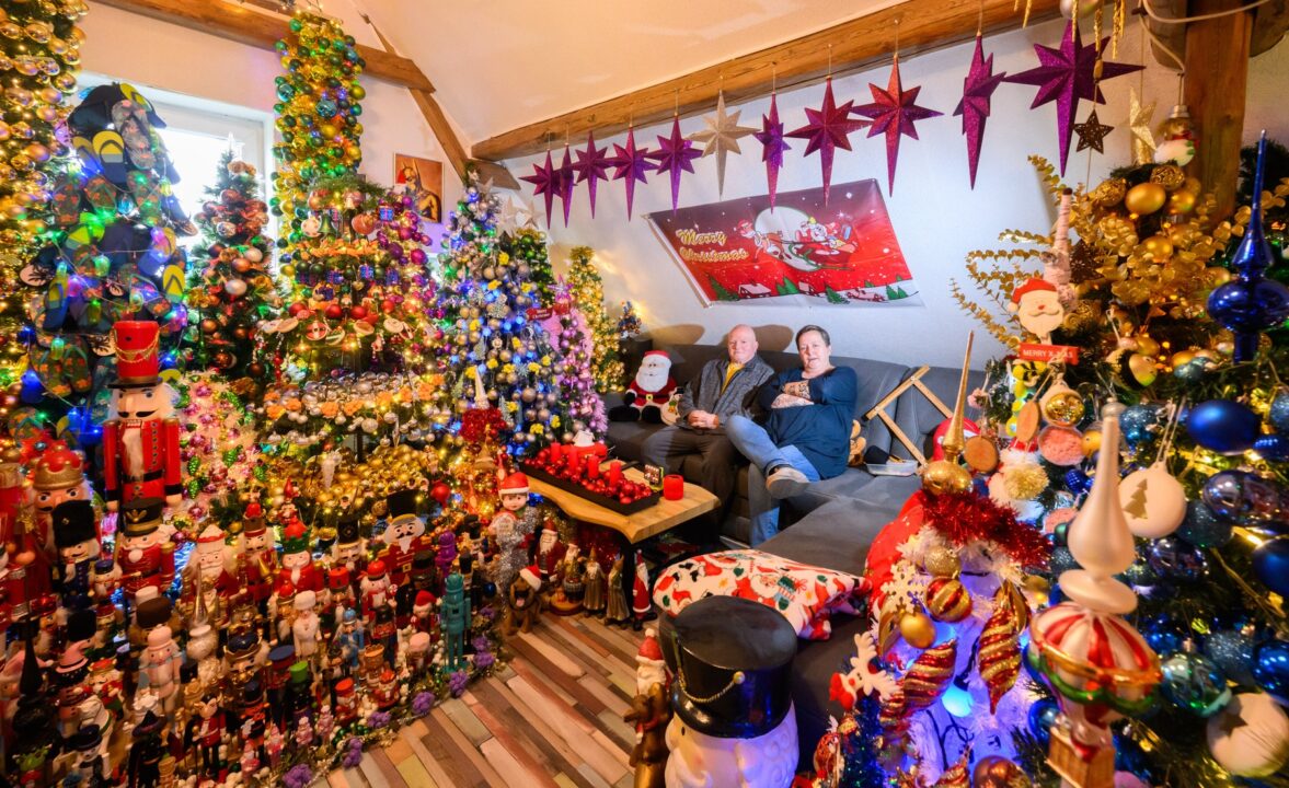 Casa cu 600 de brazi împodobiți pentru Crăciun