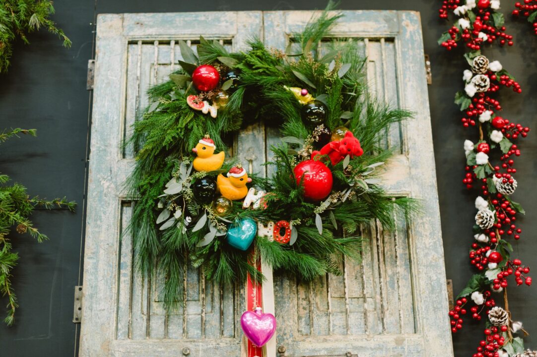 Secretul coronițelor de Crăciun care nu se ofilesc