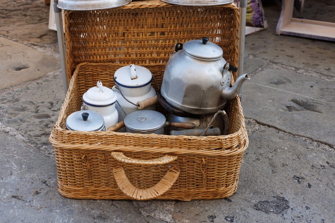 7 lucruri pe care merită să le cumperi second hand pentru decorul casei