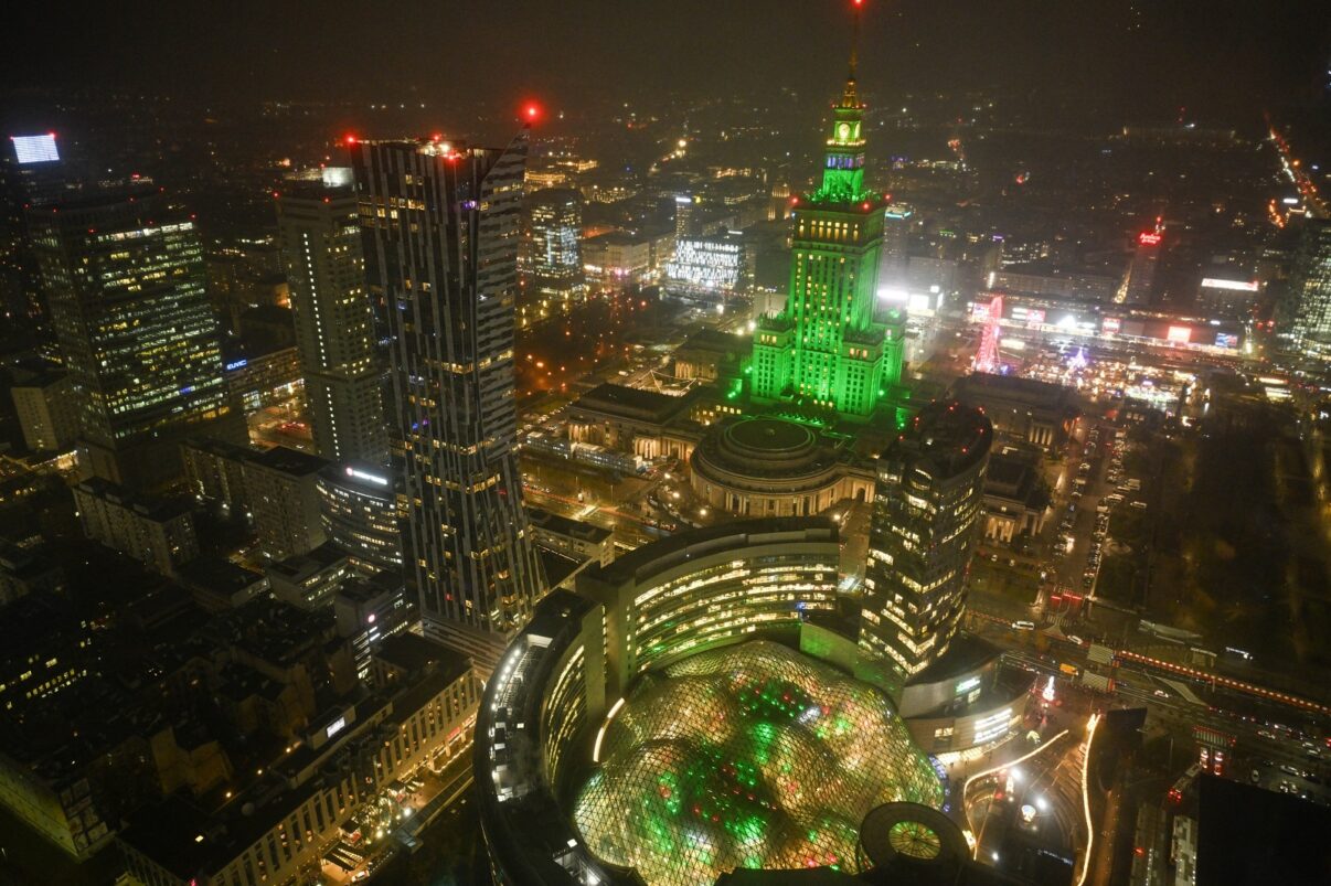 Sărbători printre nori: Varșovia organizează târgul de Crăciun la înălțime