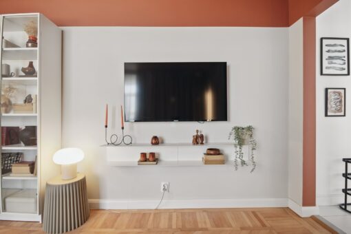 O casă ca o poveste în culori