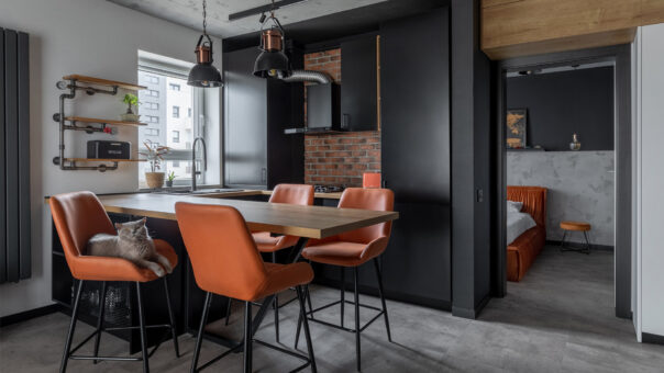 Apartament în stil industrial de inspirație londoneză, cu accente urbane
