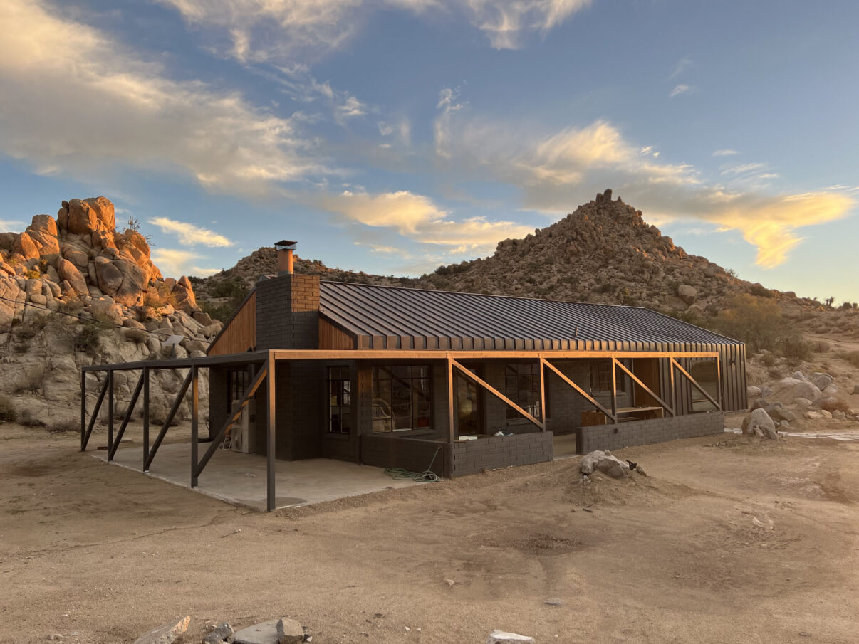 O fermă în mijlocul sălbăticiei inspiră prin naturalețe și simplitate