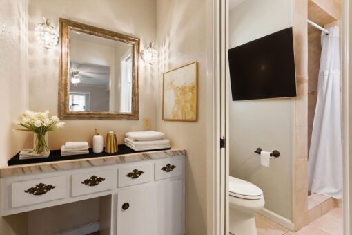 Ce trebuie să ții, de fapt, sub chiuveta din baie