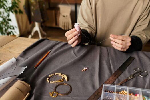 Bijuteriile stricate nu se aruncă, se reciclează creativ