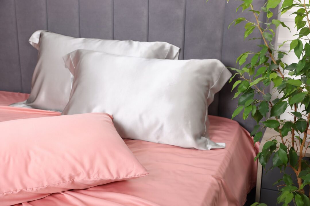 Cât de des trebuie schimbată fața de pernă și de ce