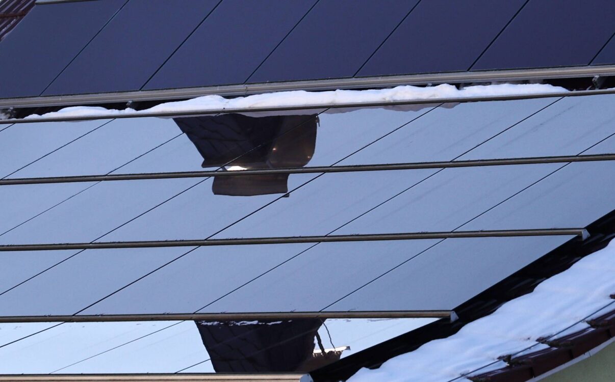 Funcționează panourile solare iarna? Ce trebuie să știi