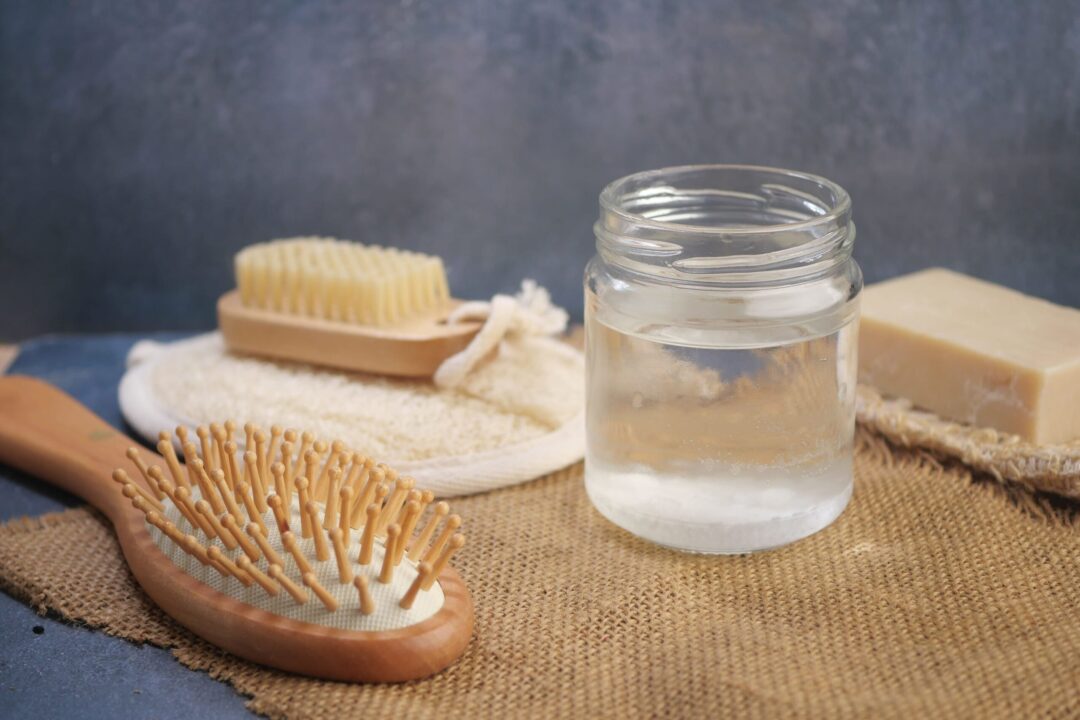 Cum cureți eficient și rapid periile de păr