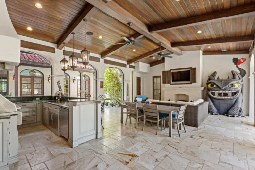 Când pasiunea dictează designul, dar lasă loc de stil: casa Star Wars