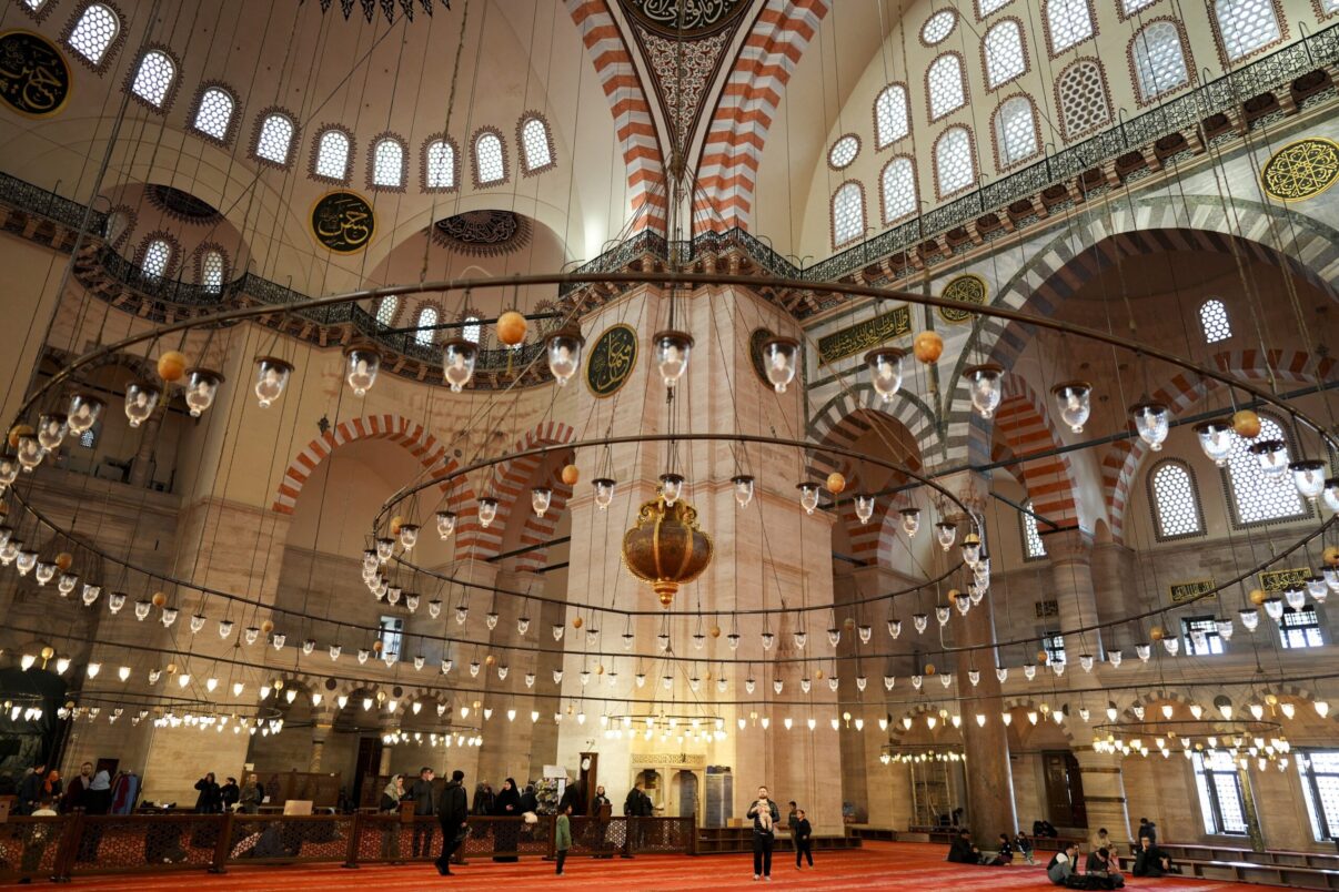 Călătorie la Istanbul: cea mai mare moschee a Turciei