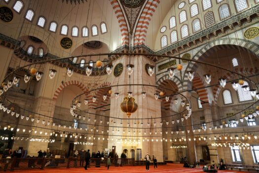 Călătorie la Istanbul: cea mai mare moschee a Turciei