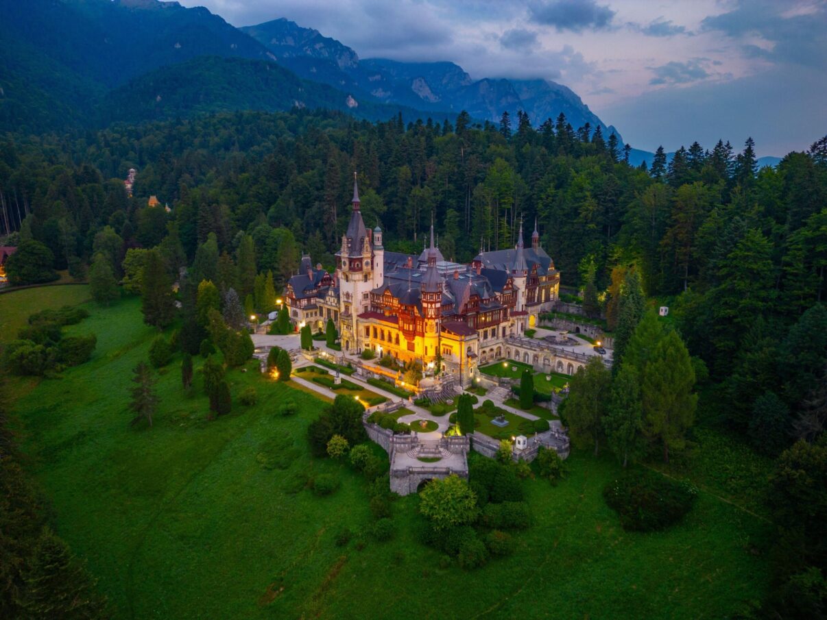 Castelul Peleș – inovație și frumusețe în interioare somptuoase