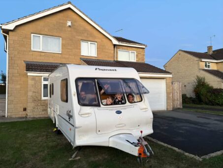 Viața în rulotă: lux pe roți pentru o familie cu trei copii din Anglia