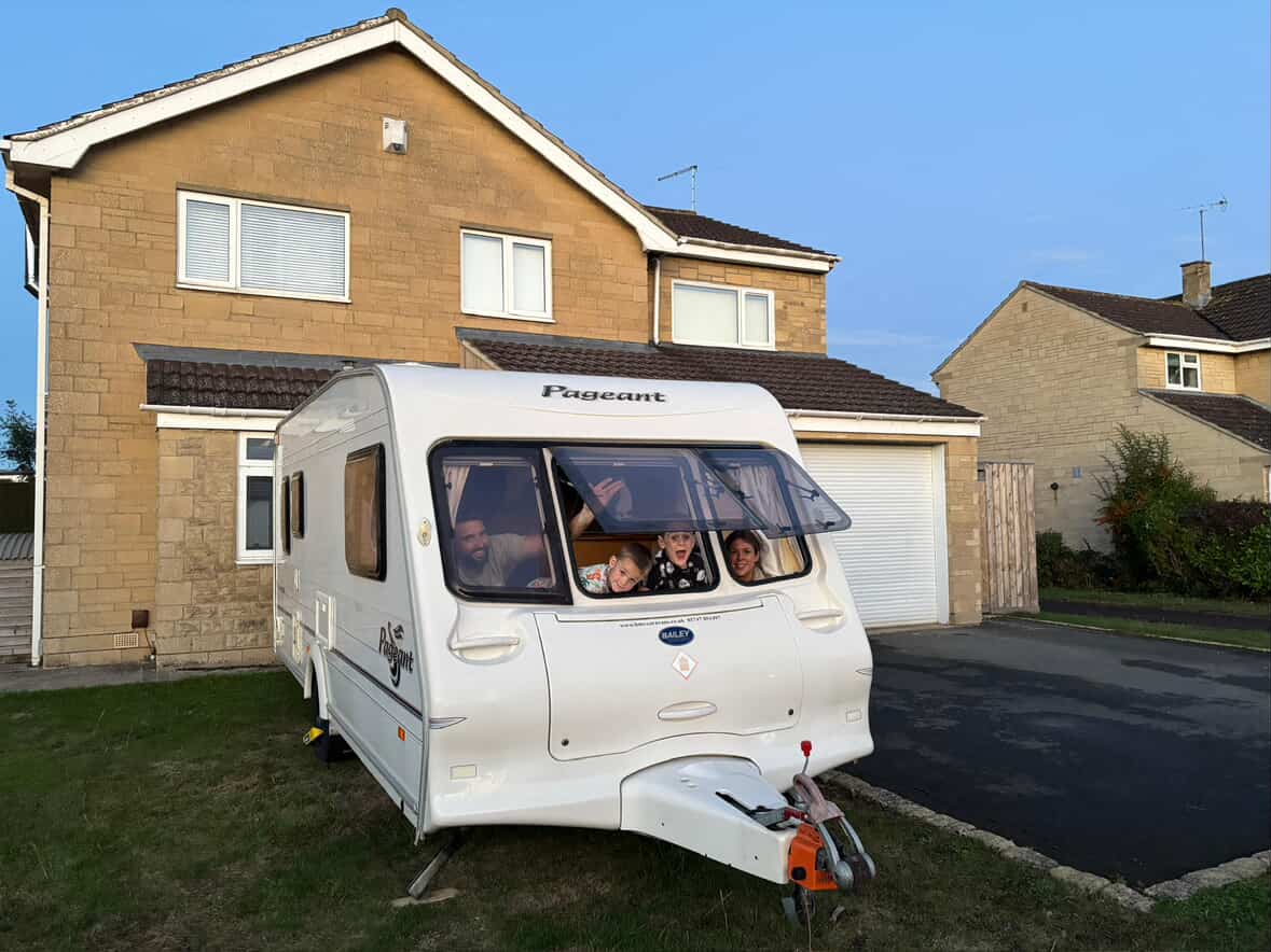 Viața în rulotă: lux pe roți pentru o familie cu trei copii din Anglia