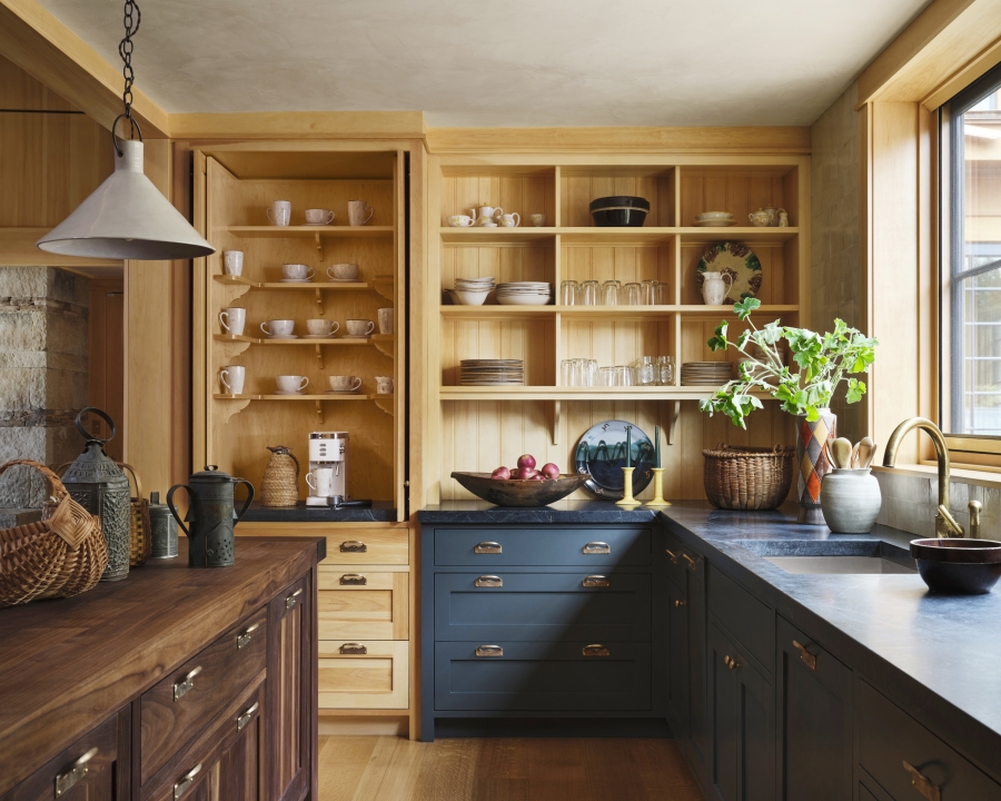 Inspirație americană cu accente britanice, într-o casă aproape de lac